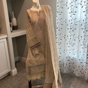 Brand New - 3 piece Motifz Designer Pakistani Indian suite